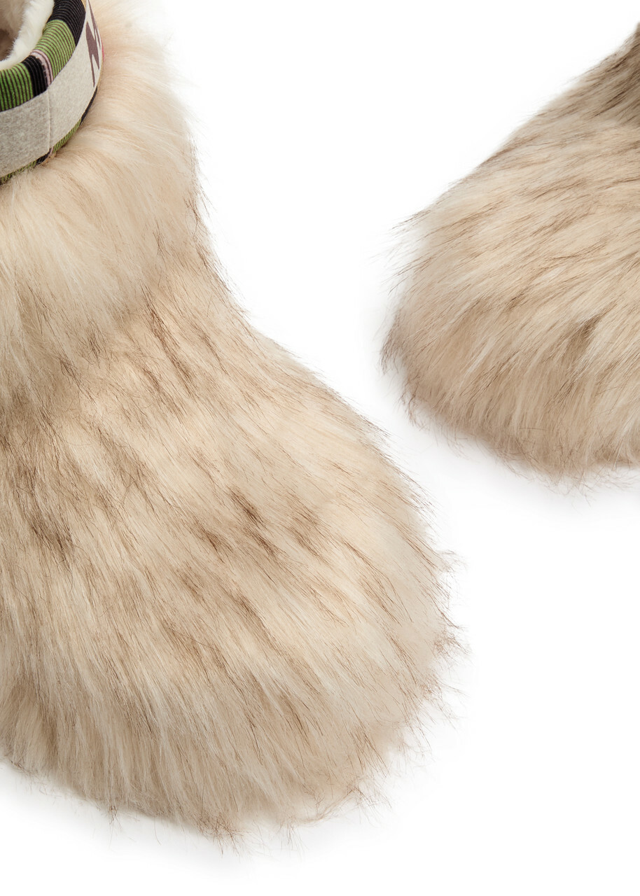 ブーツその他 MOON BOOT Icon Yeti Boots Beige Moon Boot Releases Icon Yeti Drop | Hypebae