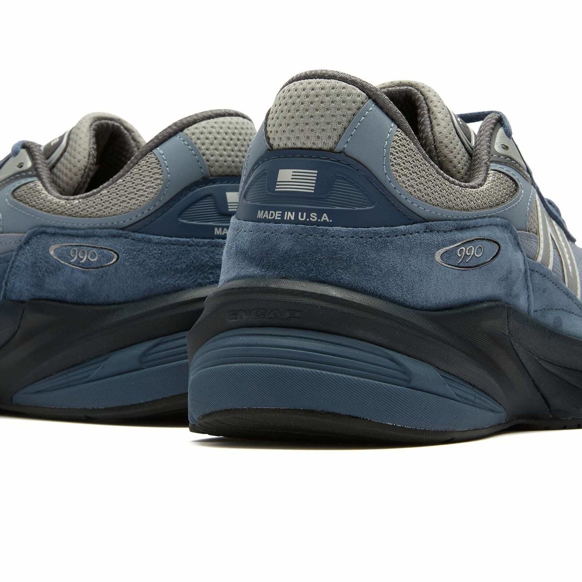 New Balance 990v6 Sneaker in Navy