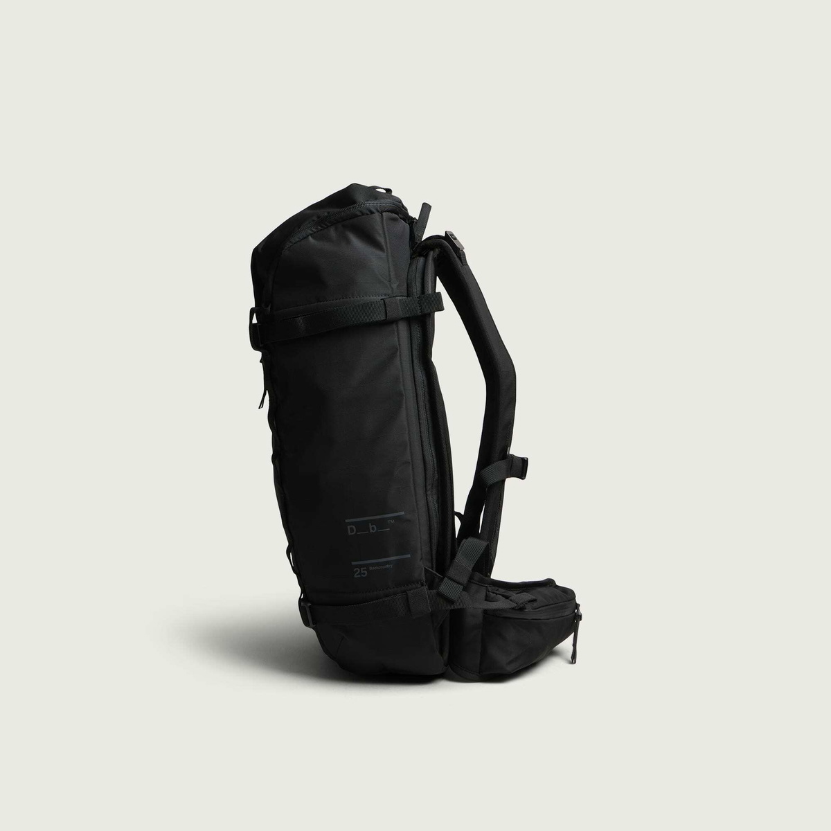 Db Journey Backcountry Backpack 25L in Black Out