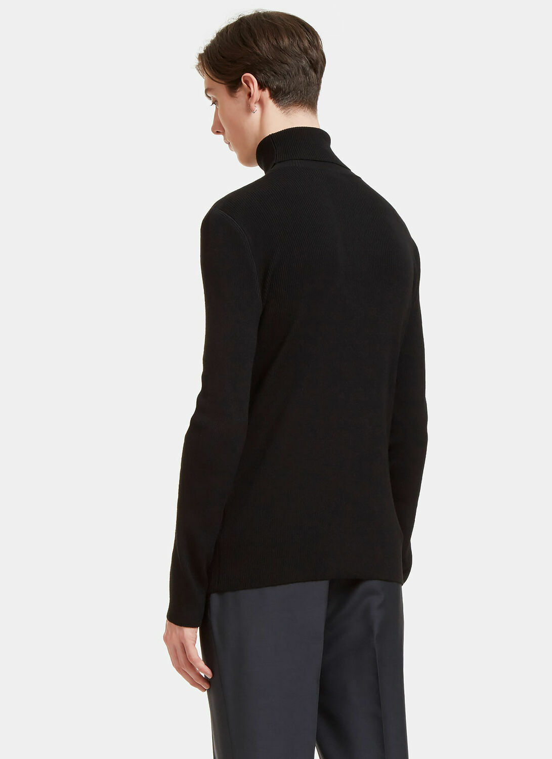 Aiezen Wool-Blend Fine-Knit Turtleneck Sweater