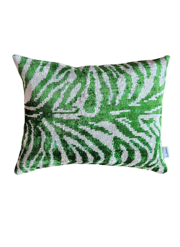 Photo: Les-Ottomans Velvet Cushion