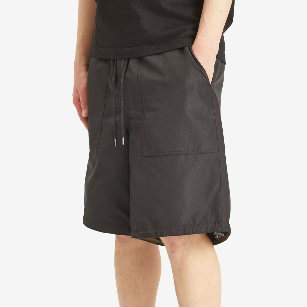 Taion Men's Military Reversible Wide Shorts in Black