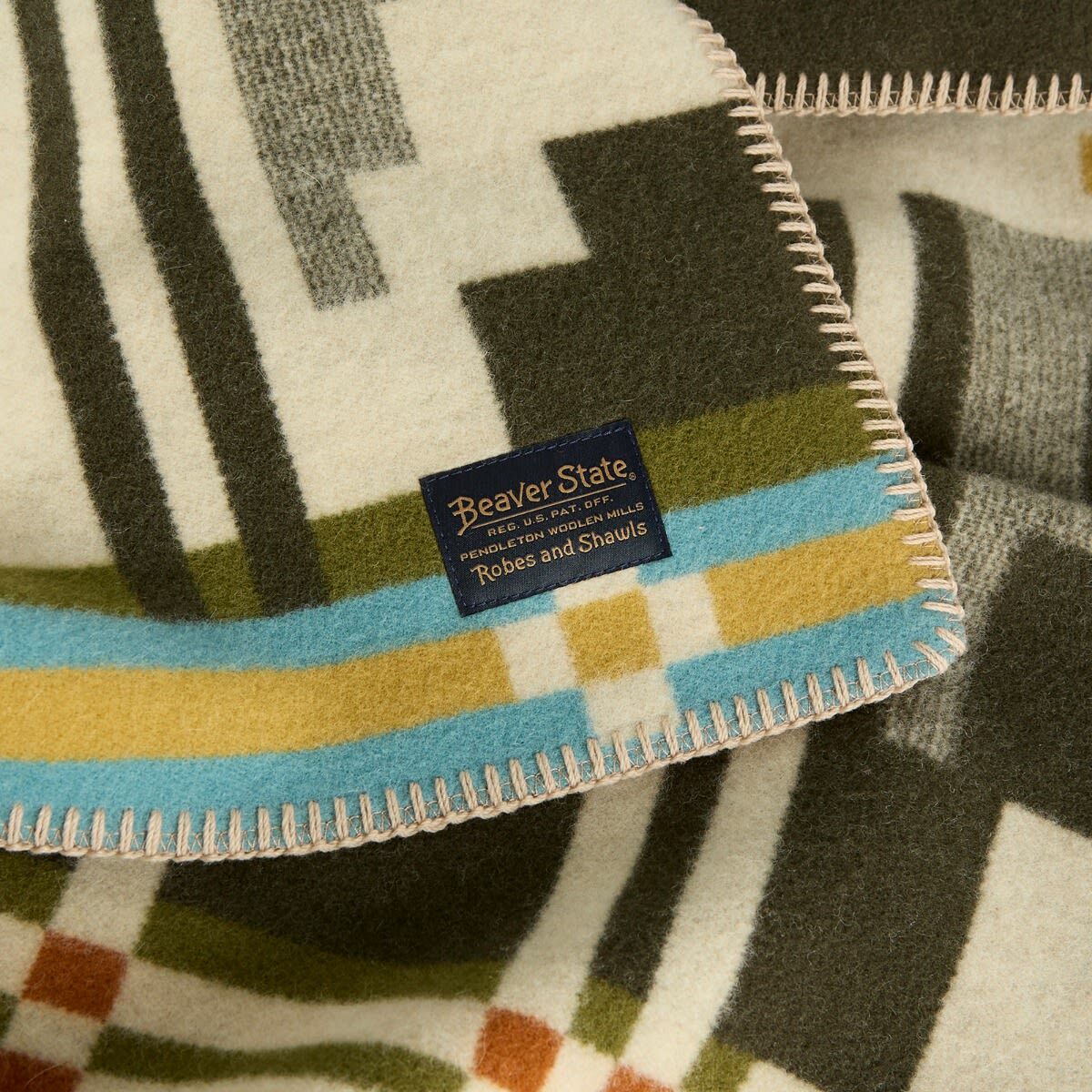Pendleton Jacquard Napped Throw in Seven Springs 