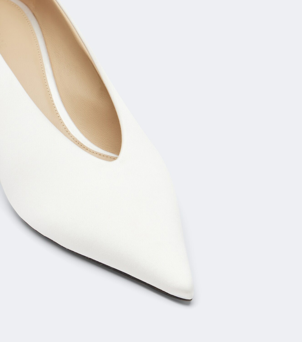 Le Monde Béryl Babouche satin pumps
