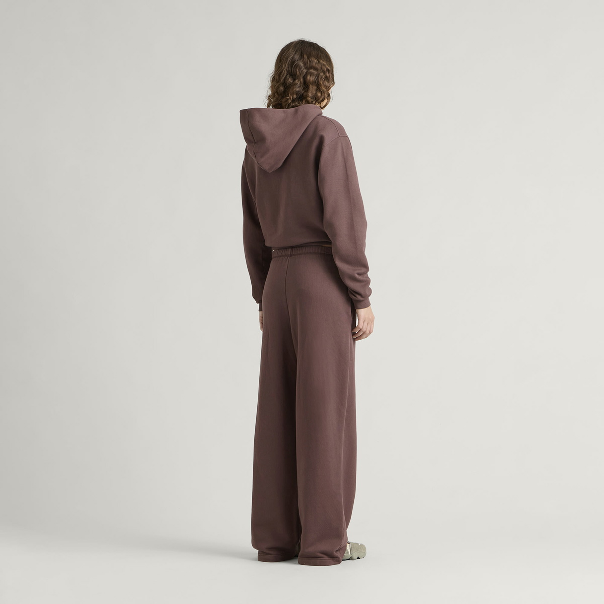 END. Women's Classic Sweatpants in Chocolate