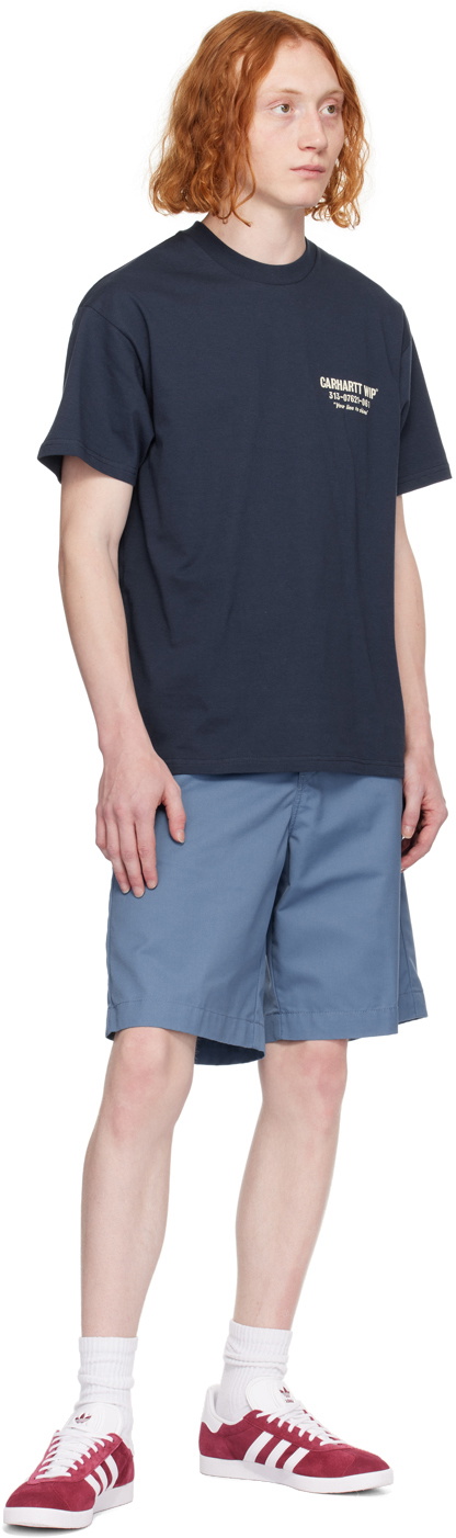 【関税込み】Carhartt Work In Progress ネイビー Spill Tシャツ Carhartt Work In Progress Navy 'Less Troubles' T-Shirt