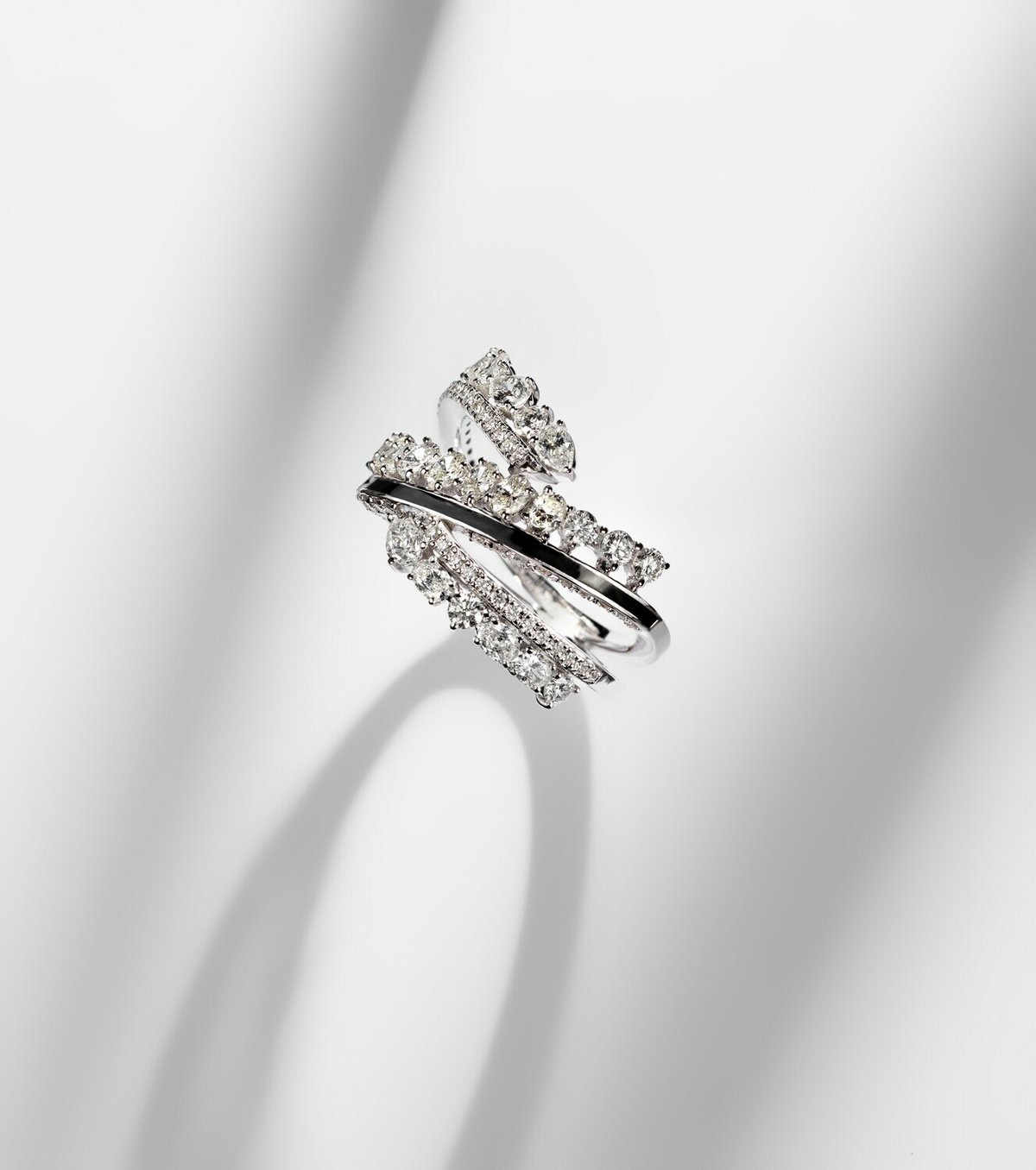 Kamyen Twist 18kt white gold and enamel ring with diamonds