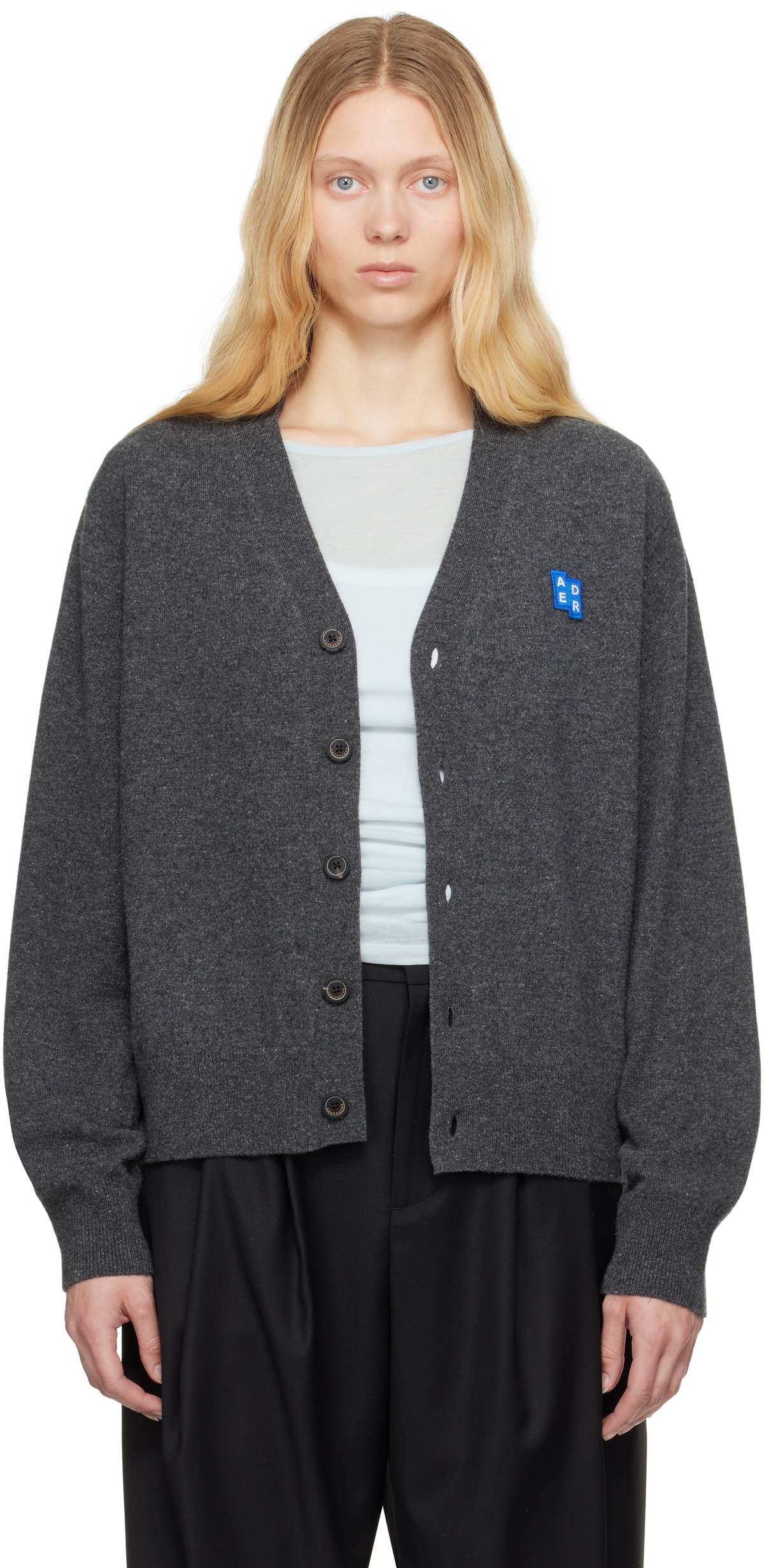 早期完売★ADERERROR★Sig; BL Tag cardigan 02 ニット4色/追跡O ADER error: ネイビー Sig; TRS Tag 02 カーディガン | SSENSE 日本