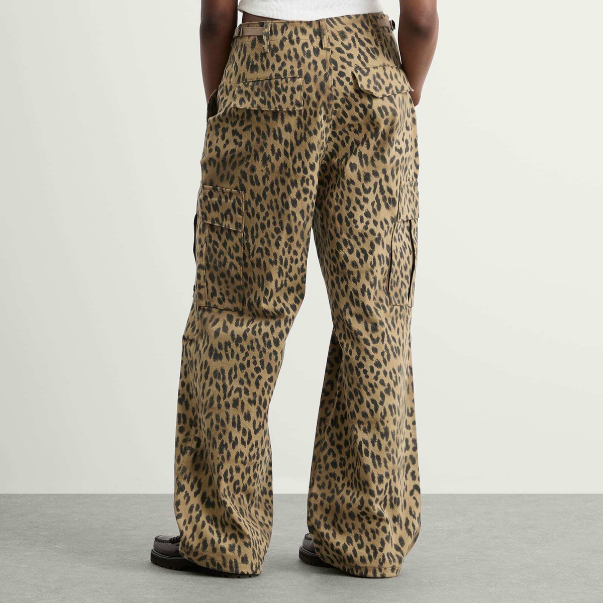 SUNDAYFRUITMARKET Women's Sun Cargo Pants in Leopard