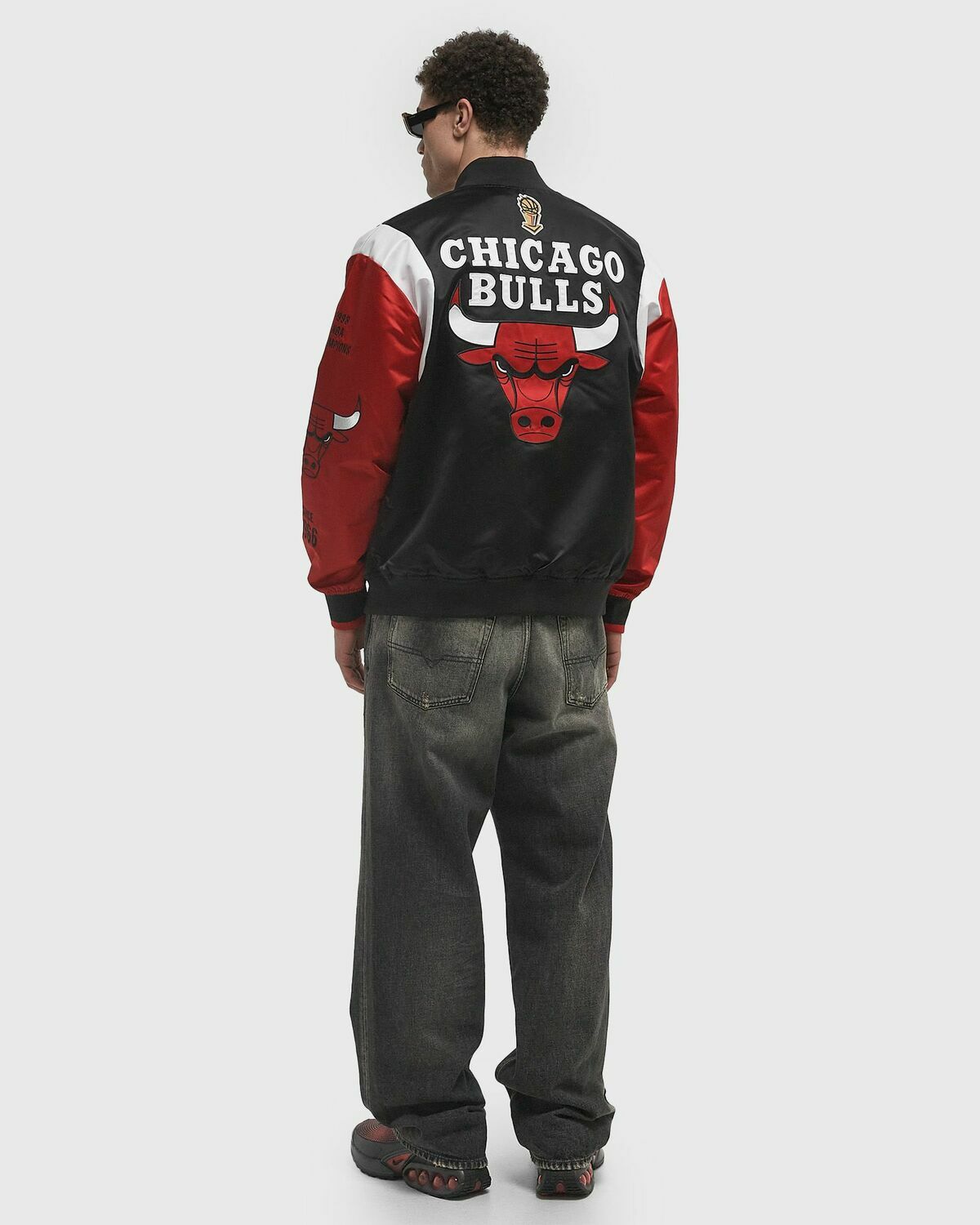 Mitchell & Ness NBA TEAM ORIGINS SATIN JACKET VINTAGE LOGO CHICAGO BULLS black/red Mens Bomber Jackets/Team Jacket
