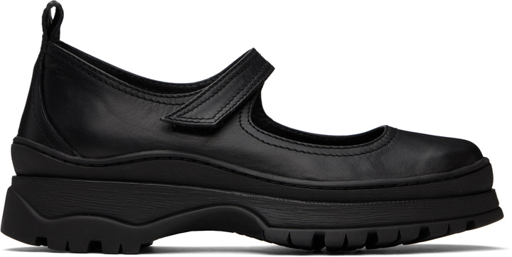 Photo: Nicole Saldaña Black Nadia 2.0 Sneakers