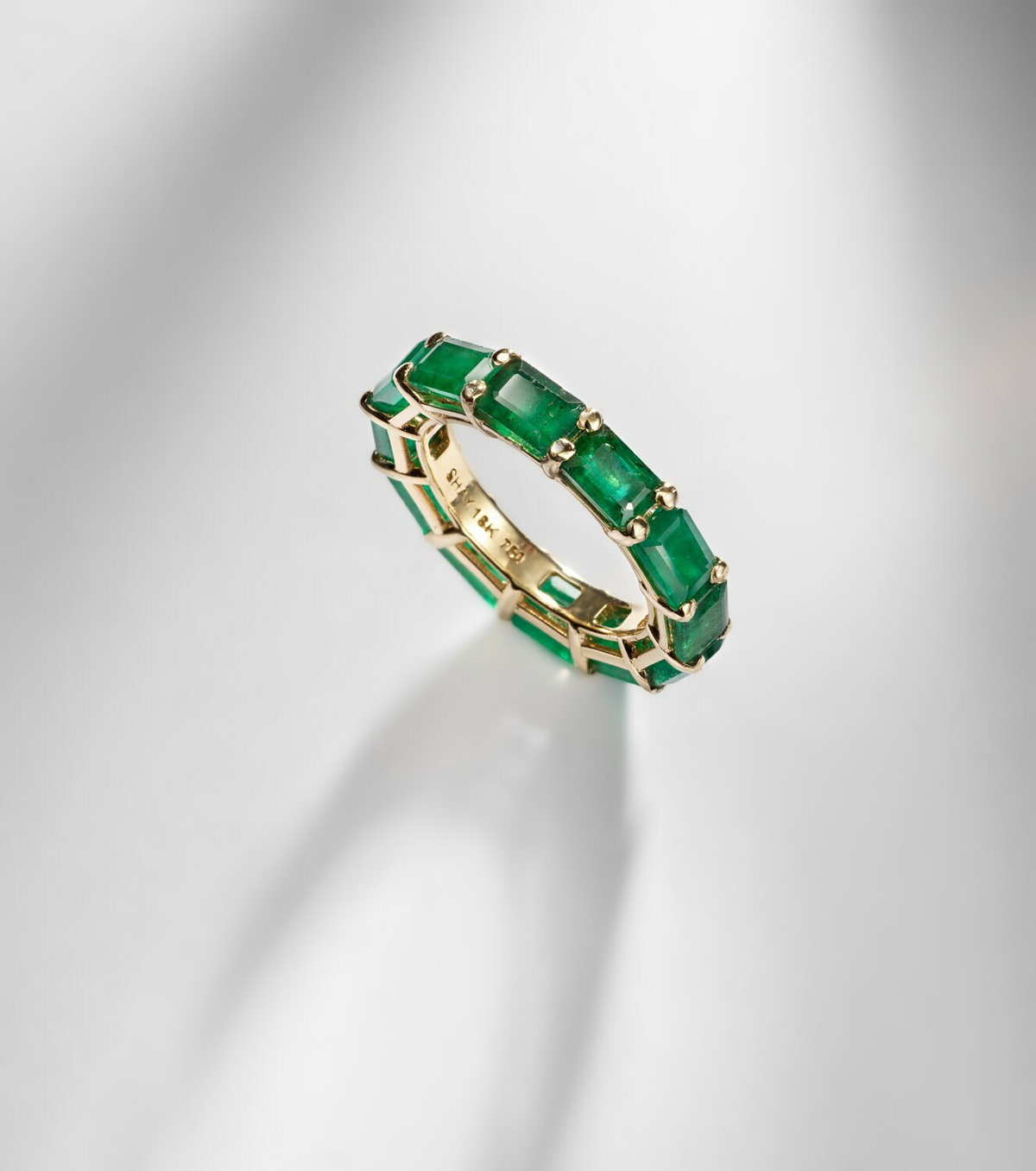 Shay Jewelry 18kt gold ring with emerald
