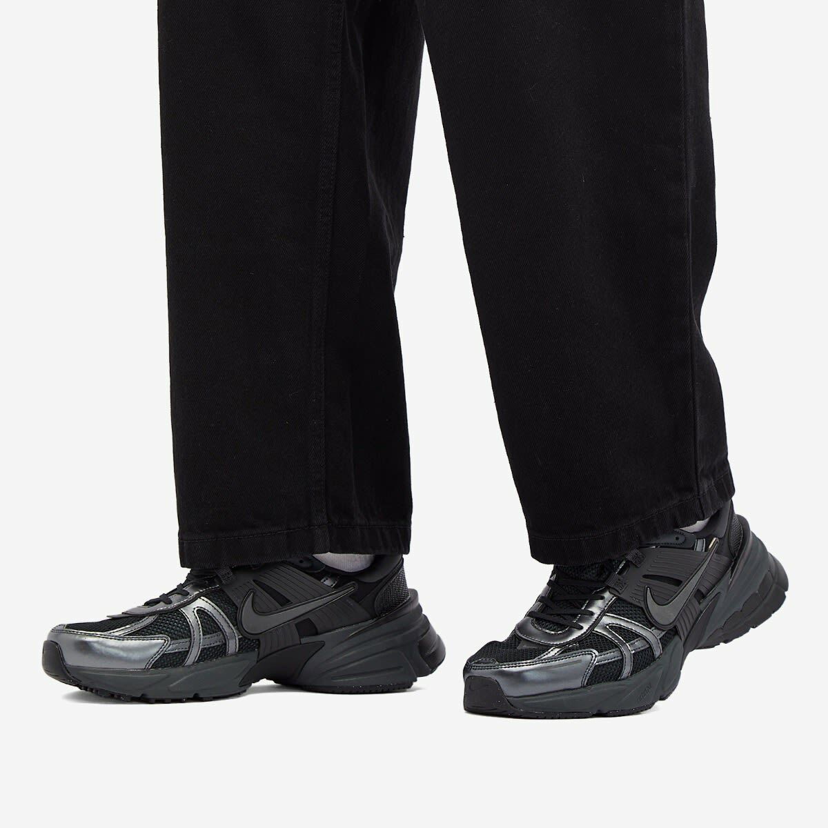 Nike Men's V2K Run Sneaker in Black/Smoke Grey/Anthracite Nike Nike Men's V2K Run Sneaker in Black/Smoke Grey/Anthracite Nike