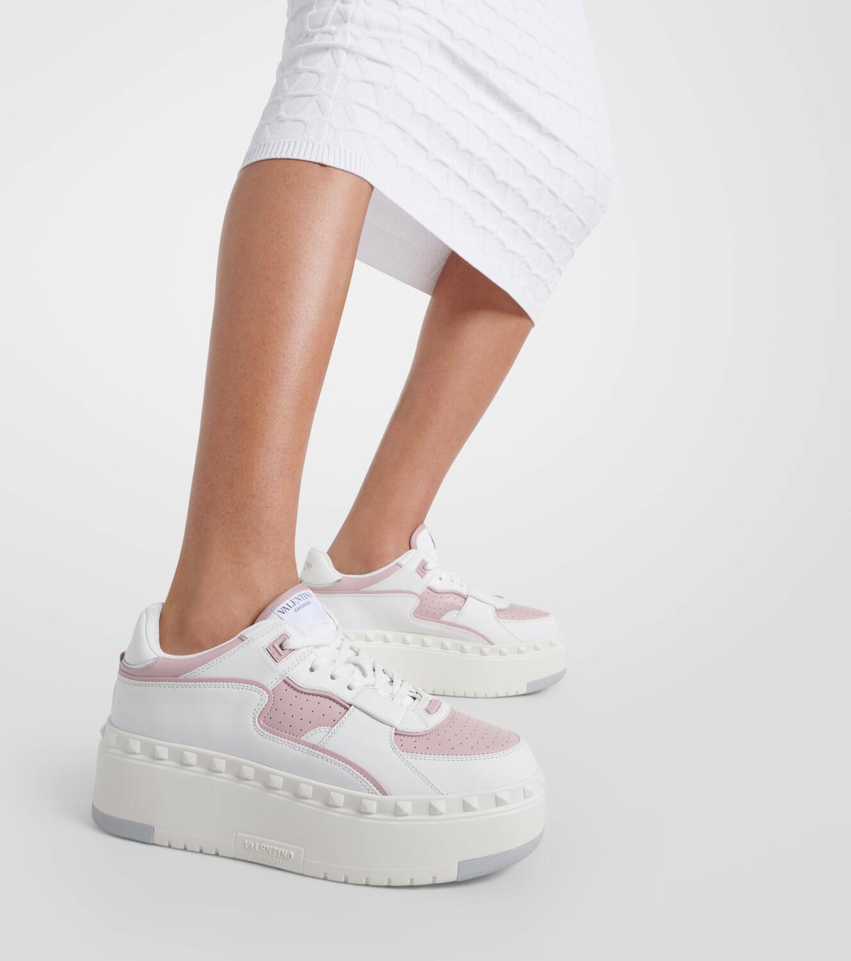 【関税＆送料込み】Valentino Garavani Freedots Leather Snea Freedots leather low-top sneakers in multicoloured