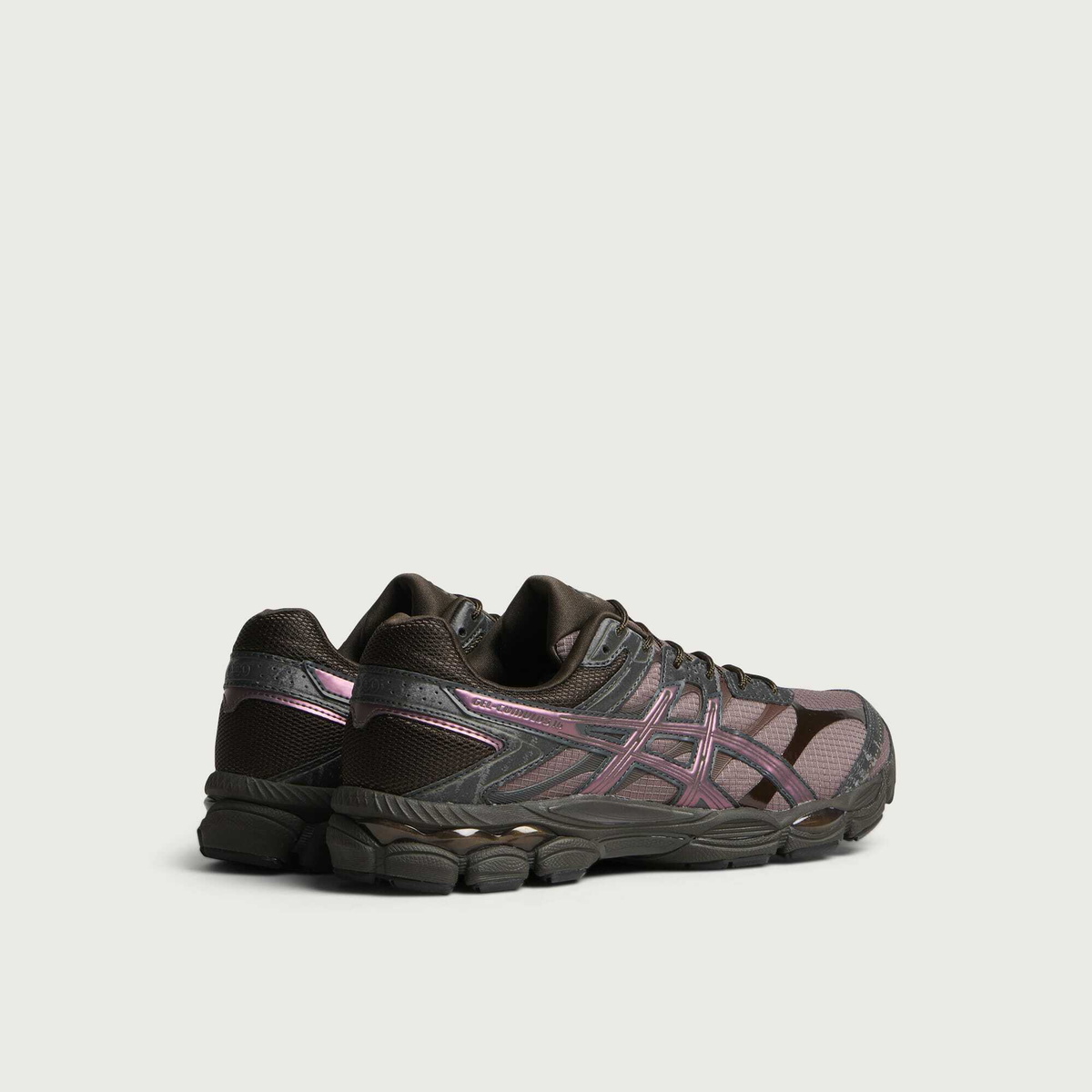 Asics GEL-CUMULUS 16 Sneaker in Cocoa Powder/Black