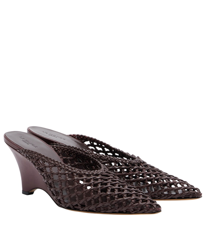 Photo: Le Monde Béryl Victoria leather wedge mules