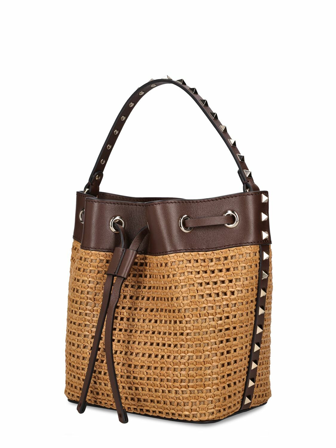 【関税&送料込】Valentino Garavani Multicolor Raffia Bucket VALENTINO GARAVANI Raffia Calfskin Rockstud Summer Tote