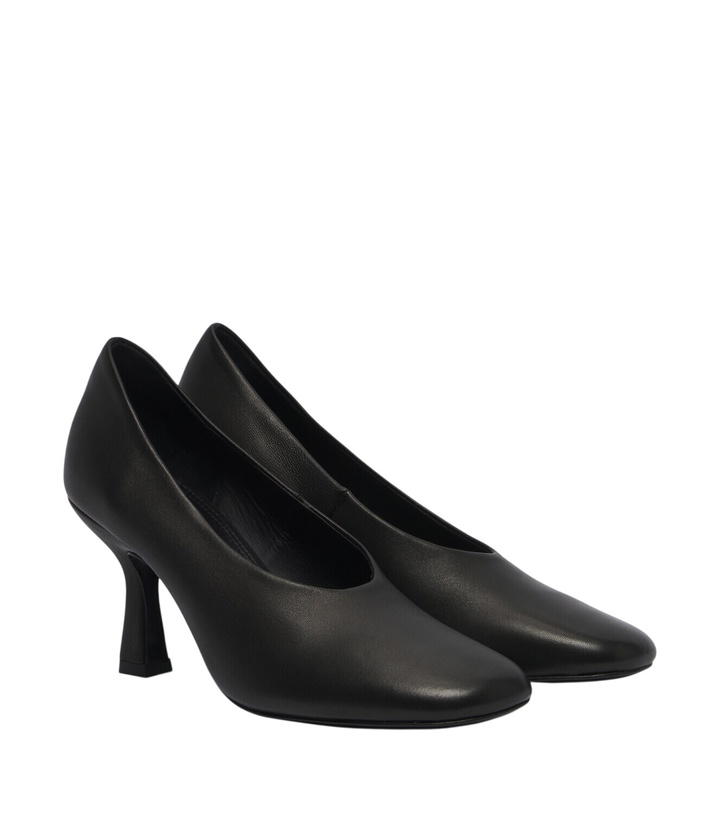 Photo: Souliers Martinez Berlin leather pumps