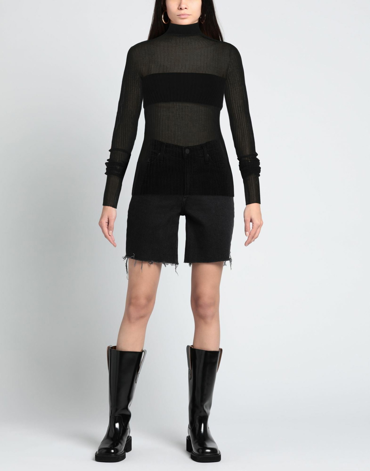 Quira Womens Turtleneck in Black