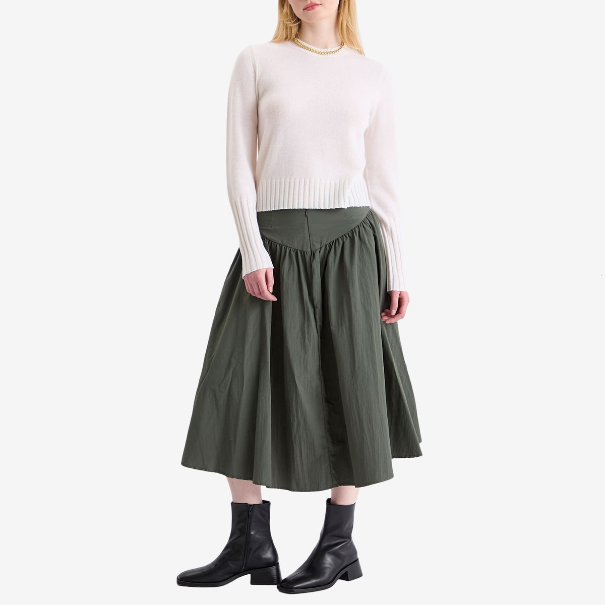 GUEST IN RESIDENCE Women's Shrunken Cashmere Crew Sweater in Cream