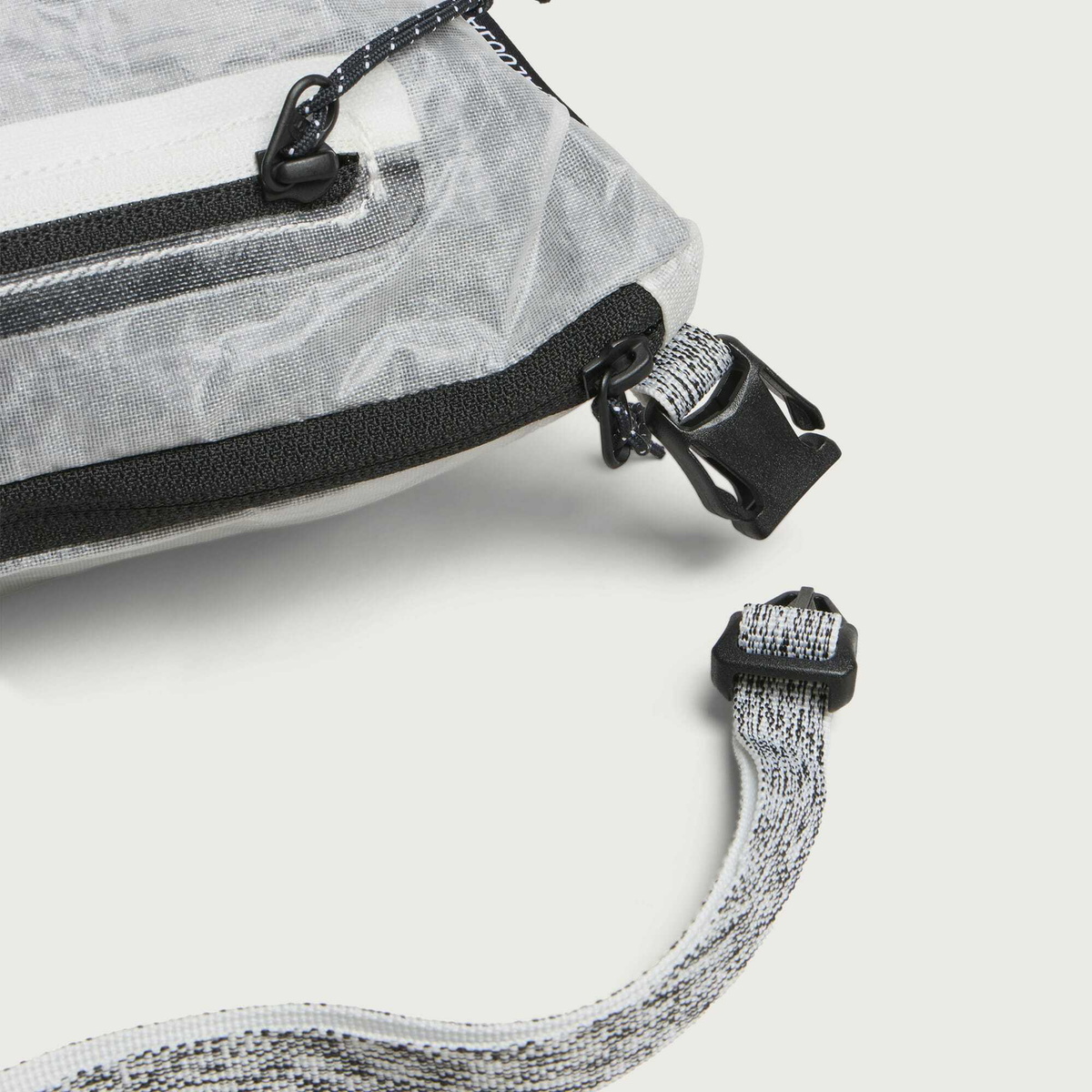 Db Journey Weigh Lighter Sling 10L in Monochrome