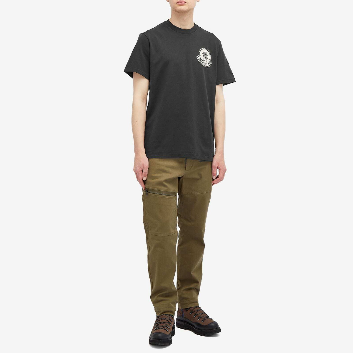 一日中快適な着心地★【MONCLER】Pixel ロゴ T-shirts Moncler Pixelated Logo T-Shirt | Harrods US