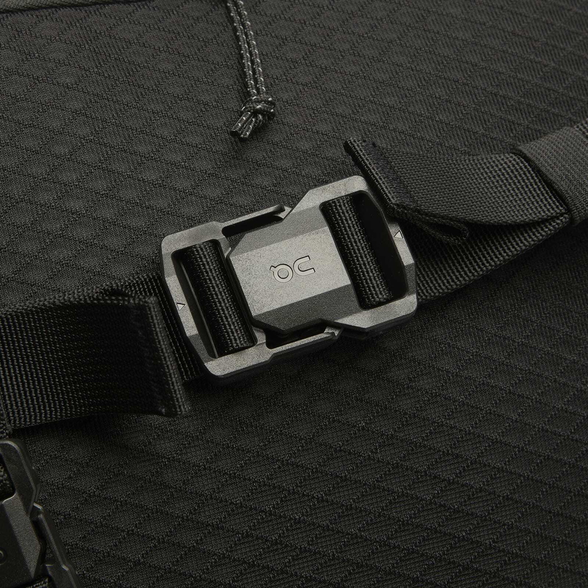 ON Sling Pack 9L in Magnet/Black 