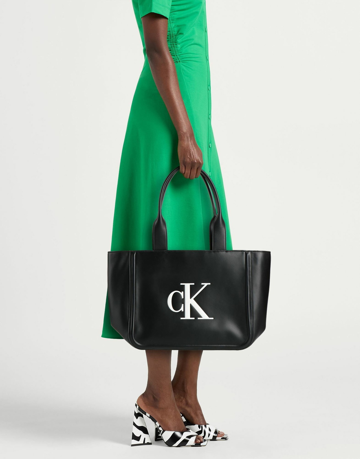 Calvin Klein Womens Shoulder bag in Black