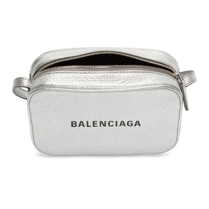 BALENCIAGA コンパクトカメラ シルバー　ノベルティ Balenciaga Silver XS Everyday Camera Bag Balenciaga