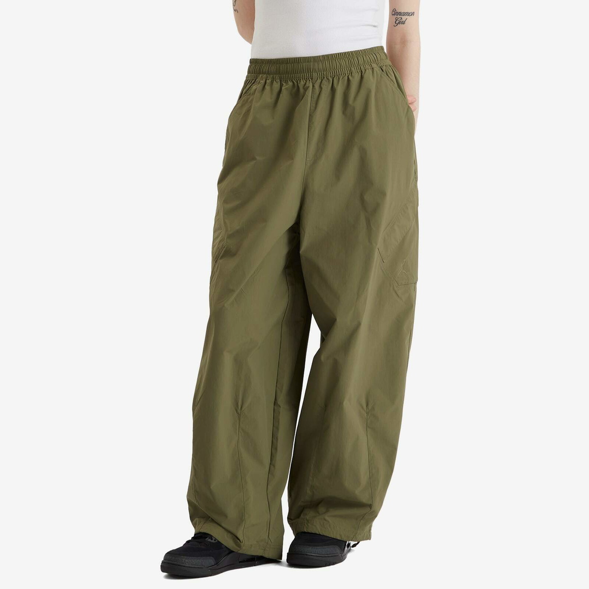 Air Jordan Women's W Chicago Parachute Pant in Medium Olive 