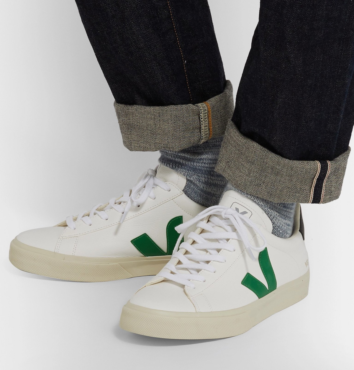 Veja campo leather discount extra white emeraude black