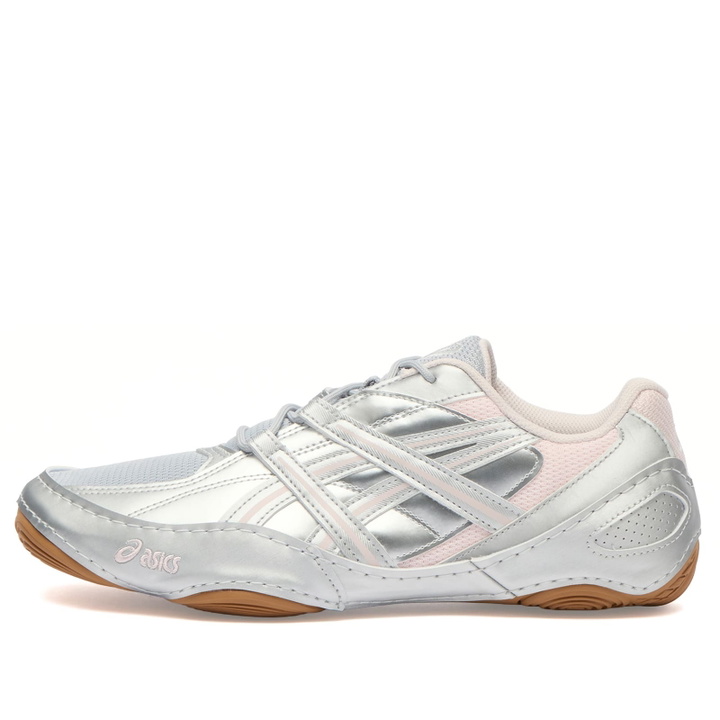 Photo: Asics Women's HYPERSYNC Sneaker in Piedmont Grey/Pink Cloud