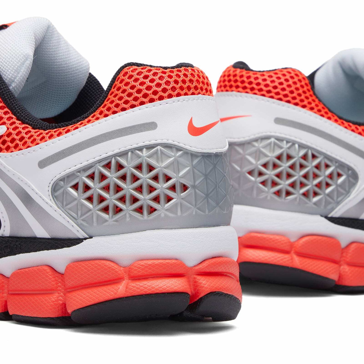 Nike Zoom Vomero 5 Se Sneaker in Bright Crimson/Black