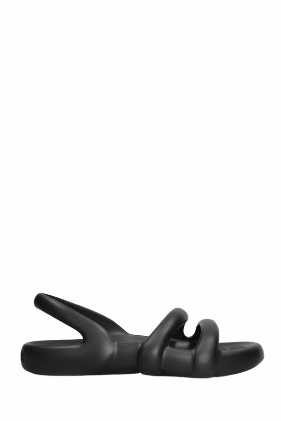 Photo: Camper Kobarah Flats In Black Rubber/plasic