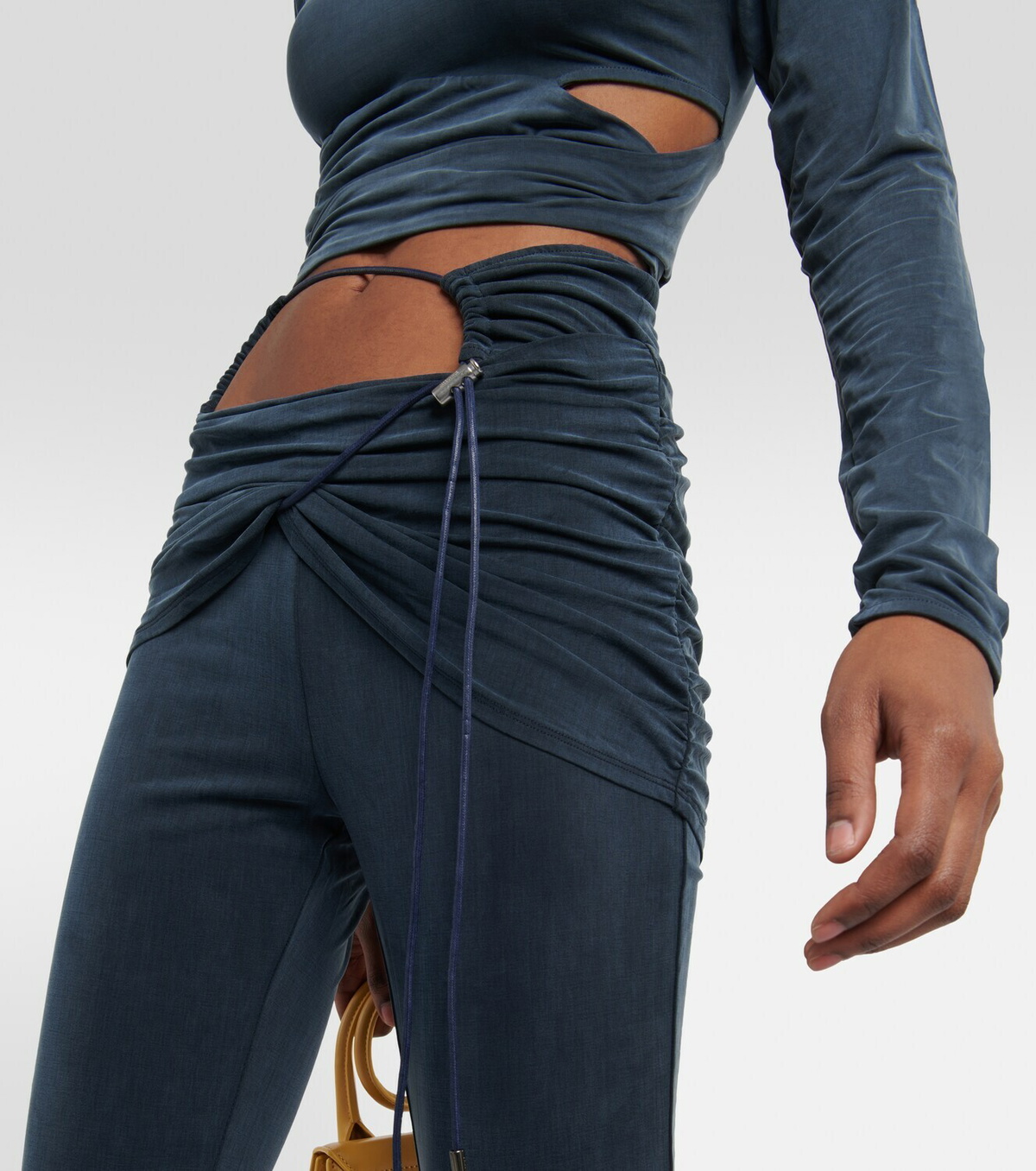 【Jacquemus】 Le Pantalon Espelhoフレアパンツ Jacquemus Le Pantalon Espelho Trousers | Blue | FARFETCH JO
