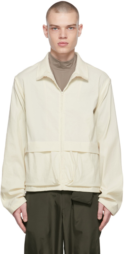 Photo: AMOMENTO Off-White Detachable Sleeve Zip-Up Jacket