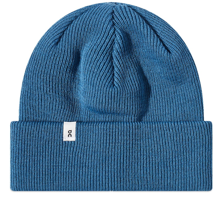 Photo: ON Men's Merino Beanie in Stellar