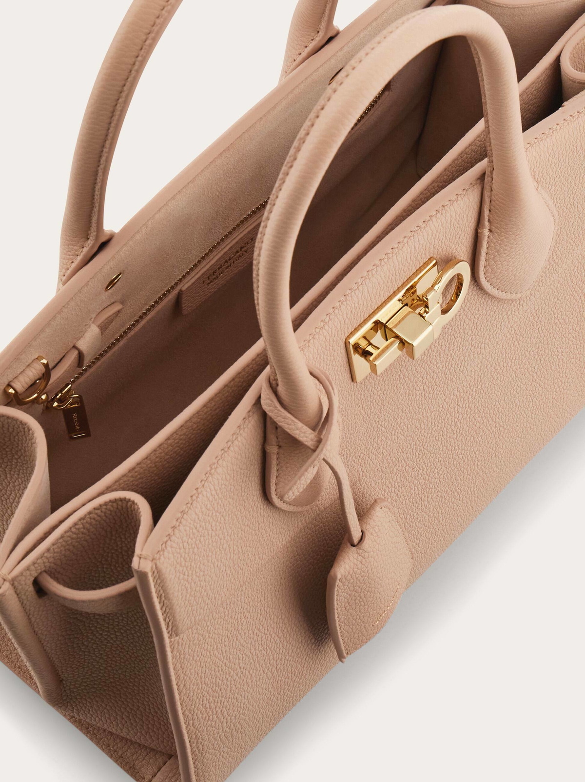 Ferragamo Womens New Ferragamo Studio Soft bag (M) in Pink