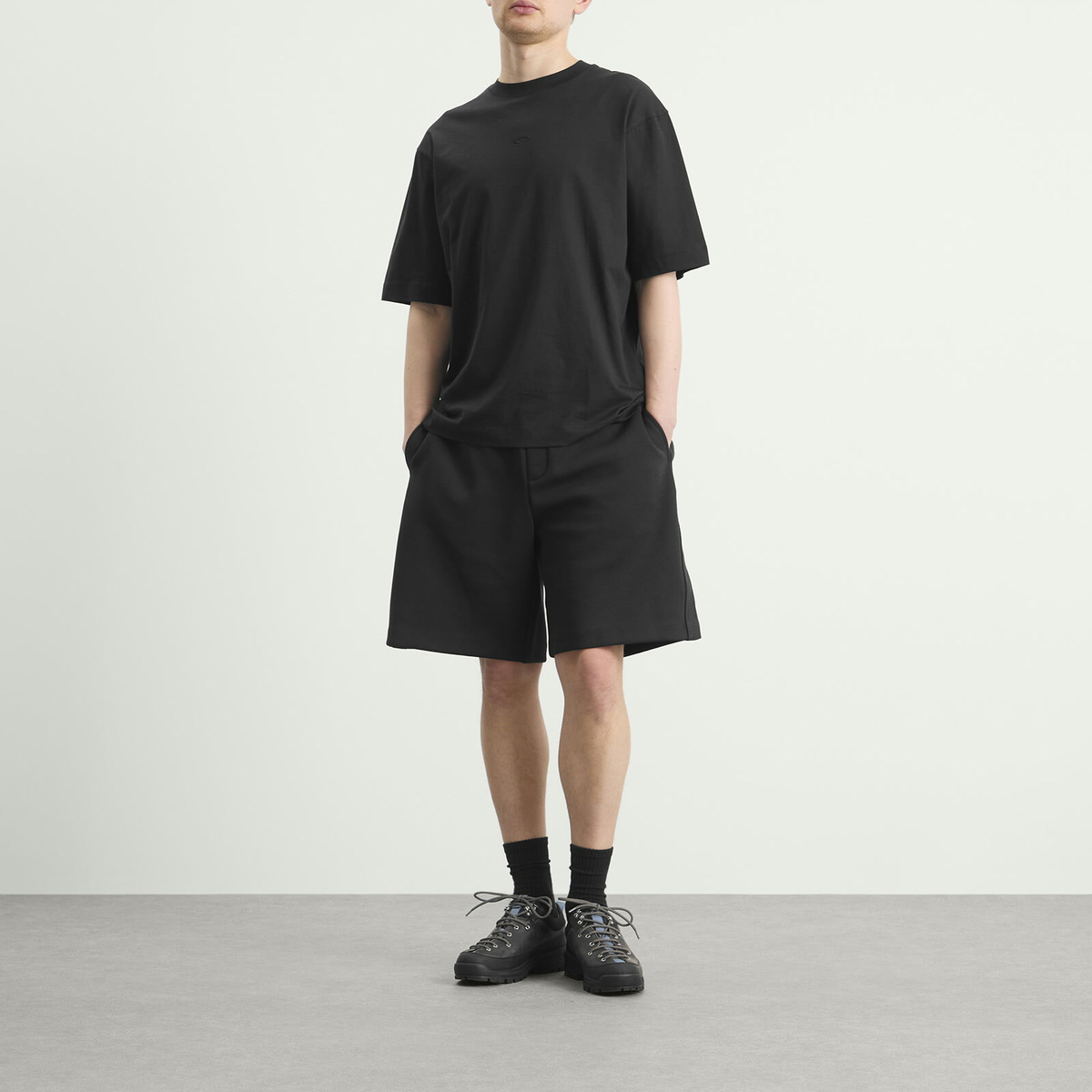 Oakley Men's Reserve Momento Shorts in Pitch Black