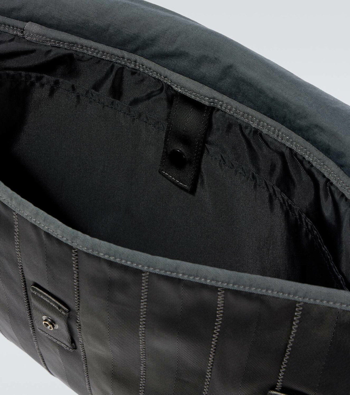 CP COMPANY｜ (Herringbone Logo Bag (18CMAC055A 005349G 9 Herringbone Logo Bag | CPC USCA Online Store