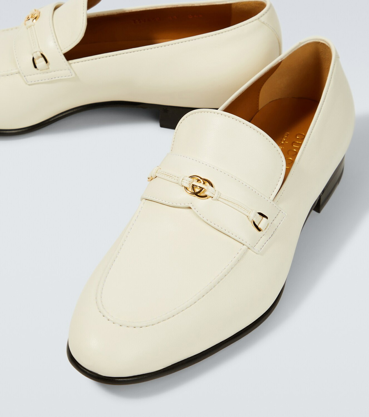 GUCCI ホワイト ローファー ゴールドロゴ Gucci Interlocking G leather loafers Gucci