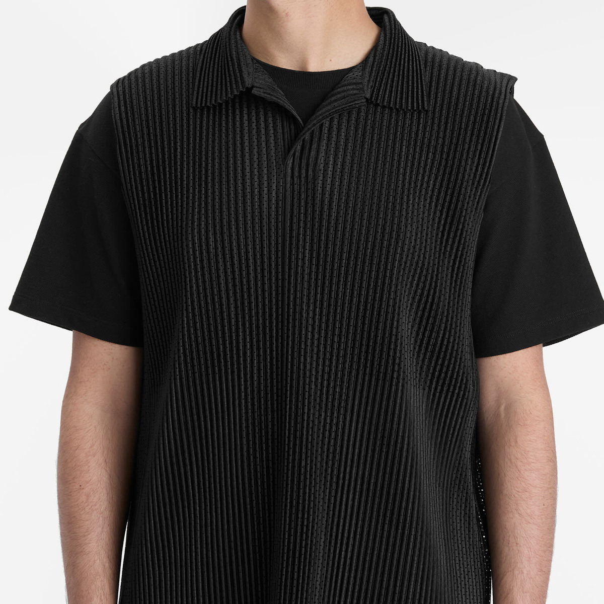 Homme Plissé Issey Miyake Men's Pleated Mesh Vest in Black Homme
