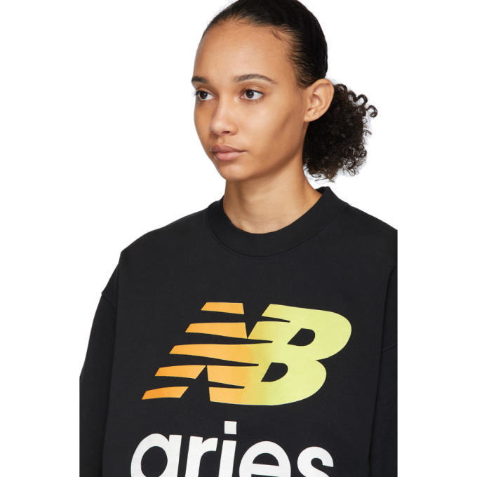 Black new balance online sweatshirt