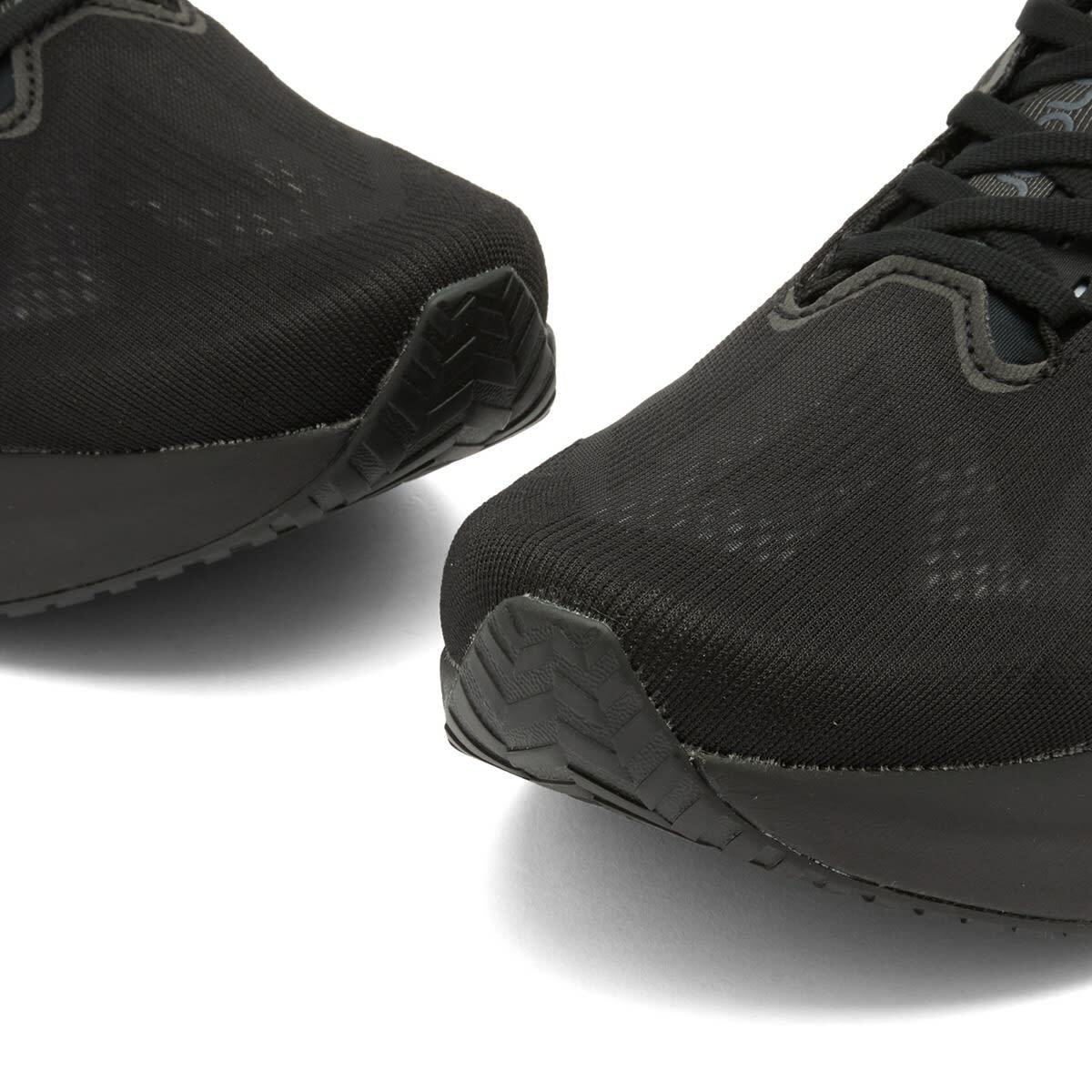 Asics Running NOVABLAST 5 in Black/Carrier Grey
