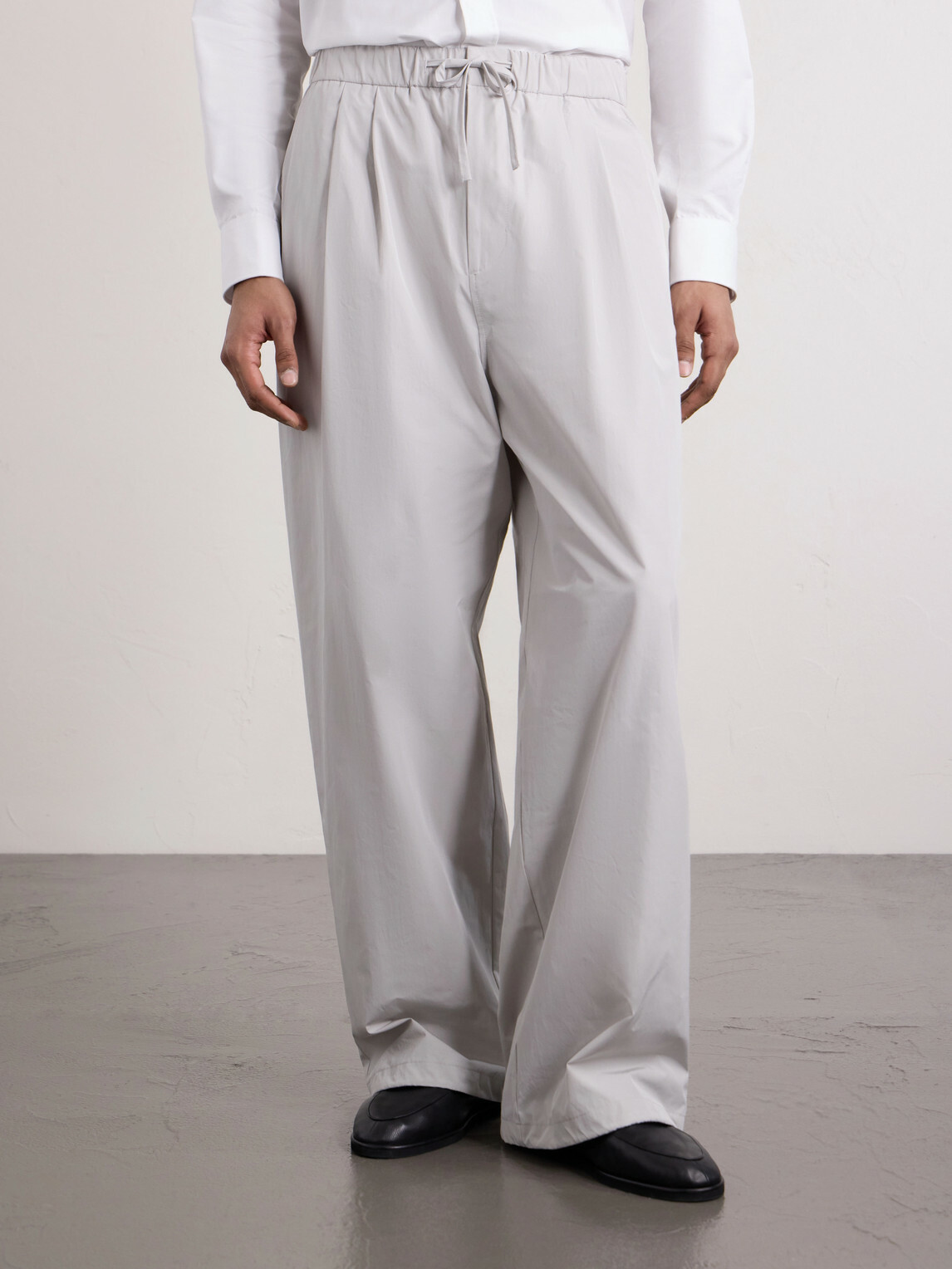 Amomento - Drawstring Straight-Leg Woven Trousers - Gray