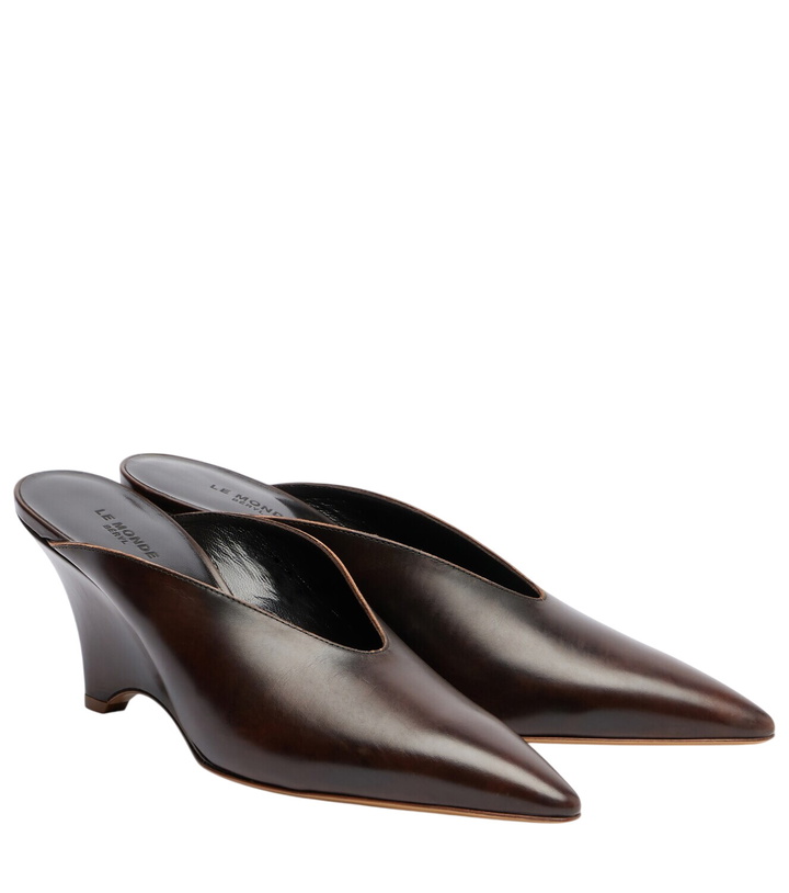 Photo: Le Monde Béryl Victoria 70 leather wedges