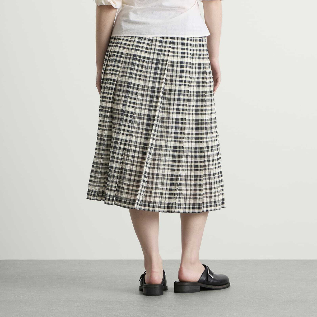 YMC Women's Rosette Midi Skirt in Charcoal/Off White