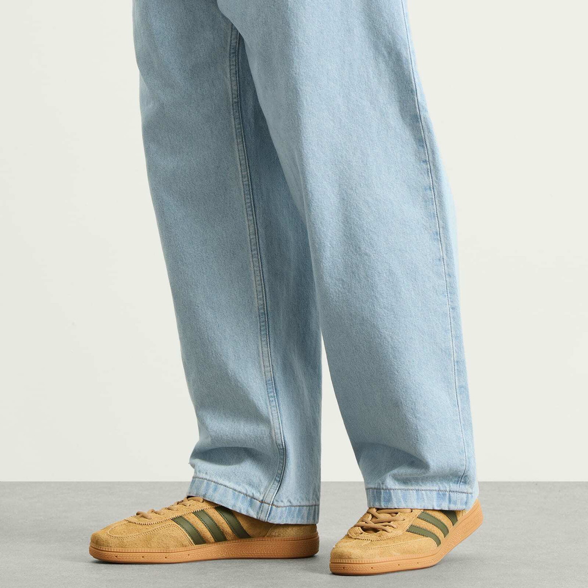 Adidas Handball Spezial Sneaker in Golden Beige/Focus Olive/Gum