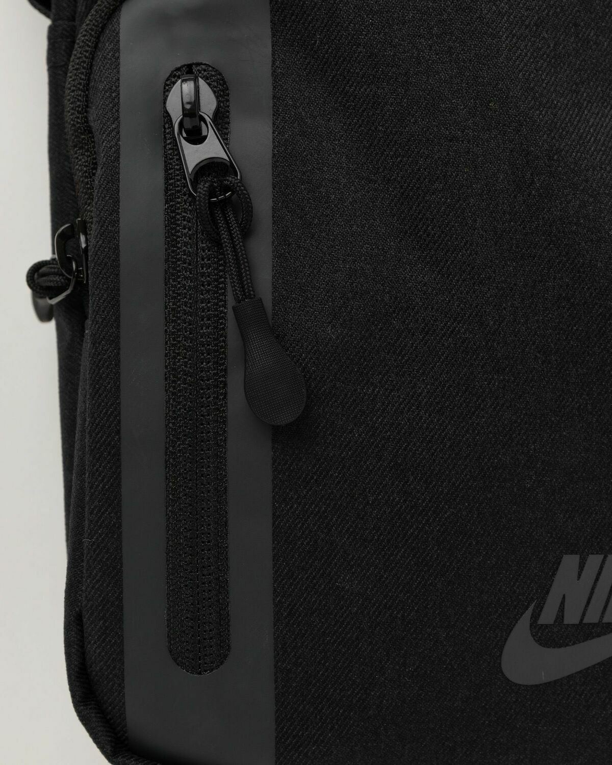 Nike Nike Elemental Premium Crossbody Bag Black Messenger Crossbody Bags Nike