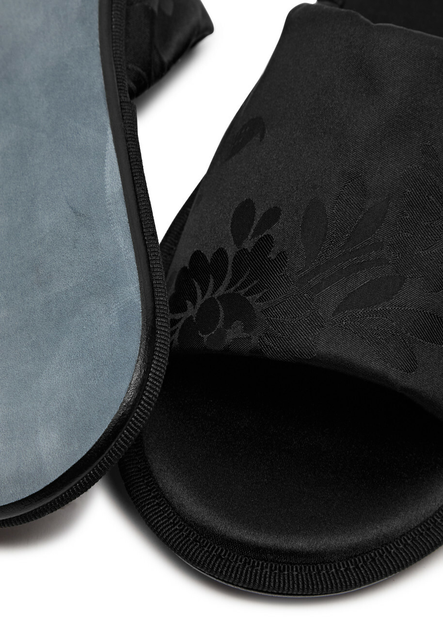 シューズ・サンダルその他 The Row Frances jacquard slippers Frances floral jacquard slippers in black - The Row | Mytheresa